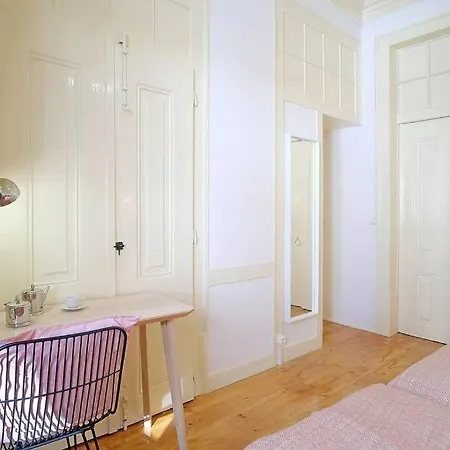 Bh2 Charm In Bohemian Bairro Alto * 4bdr * Old Style Lisbon