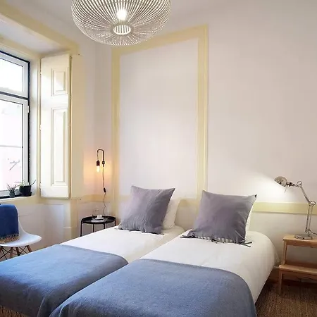 Апартаменты Bh2 Charm In Bohemian Bairro Alto * 4bdr * Old Style *