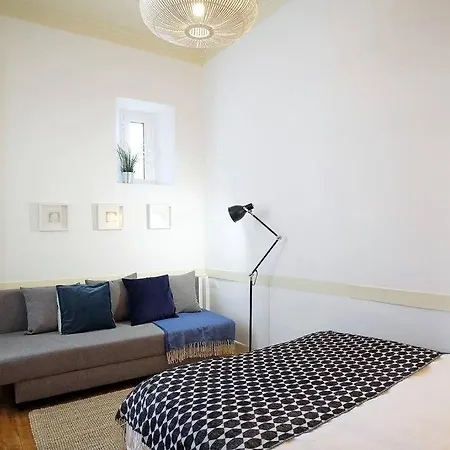 Bh2 Charm In Bohemian Bairro Alto * 4bdr * Old Style Apartment *