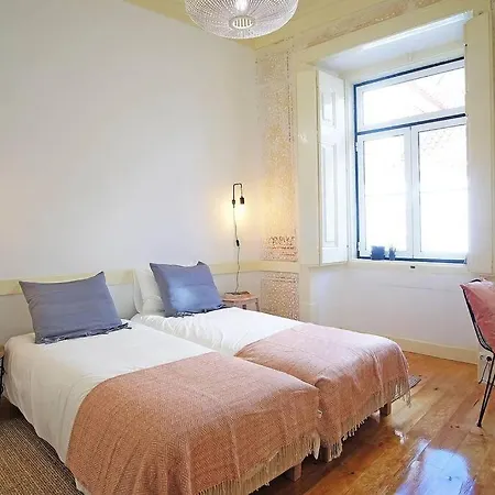 Apartment Bh2 Charm In Bohemian Bairro Alto * 4bdr * Old Style *